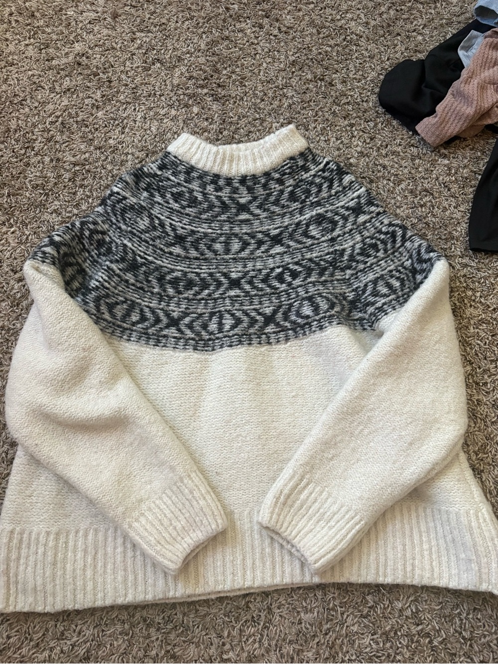 H&M Cream and Black Patterned Sweater
